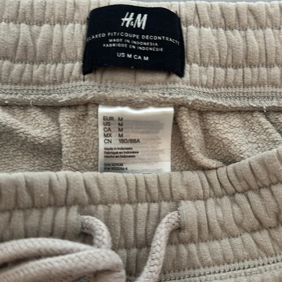 Relaxed Fit H&M Joggers - Picture 3 of 3